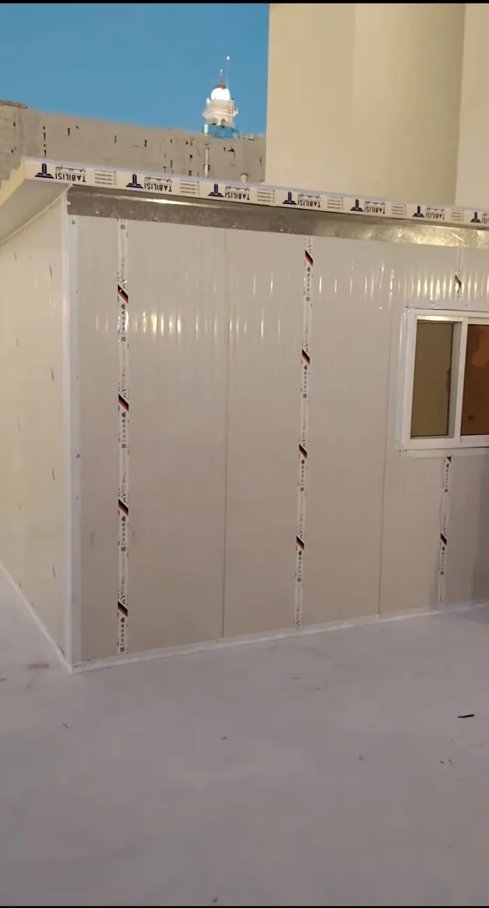 تركيب ساندوتش بانل عزل للحراره والمياه والاتربه 
